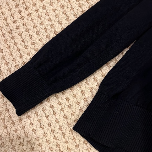 Bruun & Stengade V-neck Sweater Medium - Picture 2 of 3